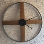 Horloge fabriqué à partir de douelles et cerclage de tonneau