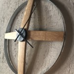 Horloge fabriqué à partir de douelles et cerclage de tonneau