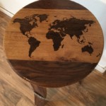 Tabouret fabriqué à partir de douelles de tonneau