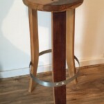 Tabouret fabriqué à partir de douelles de tonneau